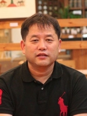 이건행 전 언론인 · 작가