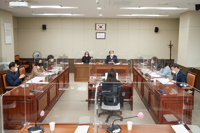 제252회 임시회 일정을 결정한 용인시의회 운영위원회 회의 모습 (사진=용인시의회 제공)