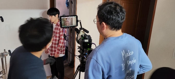 박정범 감독의 ‘theboxer 김예준’ 촬영 현장 모습 (사진=성남문화재단 제공)