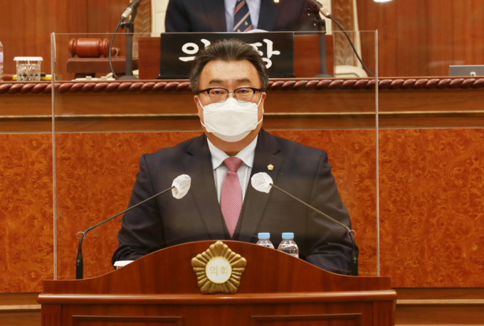 임호석 의원이 발언을 하고 있다.