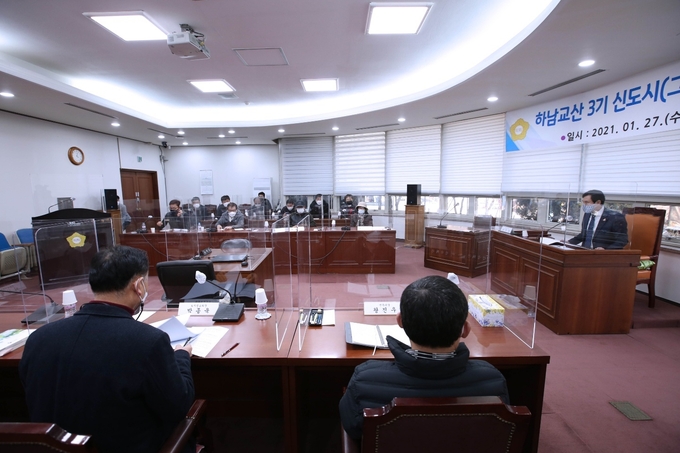 하남교산 3기 신도시 내 이축 관련 2차 간담회가 개최되고 있다. (사진=하남시의회 제공)