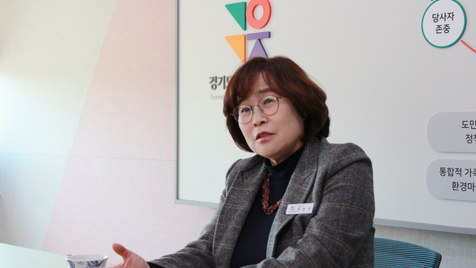 인터뷰 중인 정정옥 대표의 모습 (사진=경기도여성가족재단 제공)