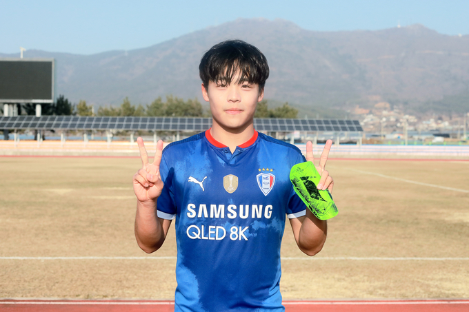 지난 6일 김해시청과의 연습경기에서 2골을 득점한 강현묵 모습 (사진=수원삼성블루윙즈 제공)