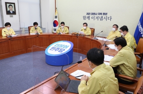 더불어민주당 이낙연 대표가 8일 서울 여의도 국회에서 열린 최고위원회의에서 발언하고 있다. 사진=연합뉴스 