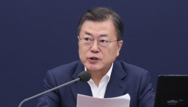 문재인 대통령이 8일 오후 청와대에서 열린 수석·보좌관 회의에서 발언을 하고 있다. 사진=연합뉴스 