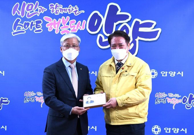 이민우 경기신보 사장(왼쪽), 최대호 안양시장