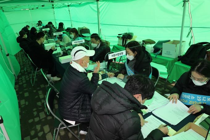 경기도시장상권진흥원이 15일 찾아가는 SOS 현장상담소를 운영하고 있다. (사진= 경상원 제공)