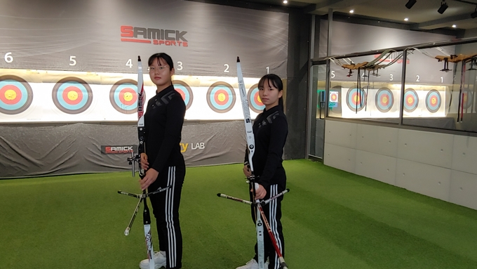 대한민국 금빛 화살 계보를 이을 박수빈(왼쪽), 함지윤(오른쪽) 모습 (사진=김도균 수습기자)