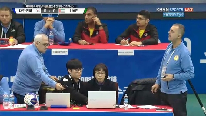 2018년 수원에서 열린 제18회 아시아남자핸드볼선수권대회 C조 예선 대한민국과 UAE와의 경기에서 장성현이 기록원으로 활동하고 있다. (사진=장성현 제공)
