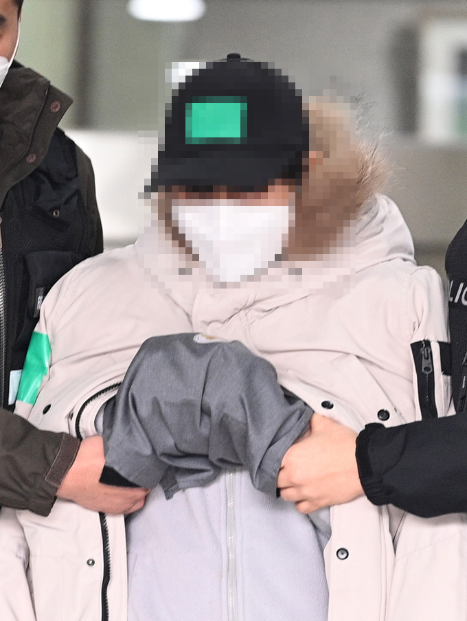 구속영장 실질심사를 받기 위해 경찰서를 나서는 이모부 C씨 (사진=조병석 기자)