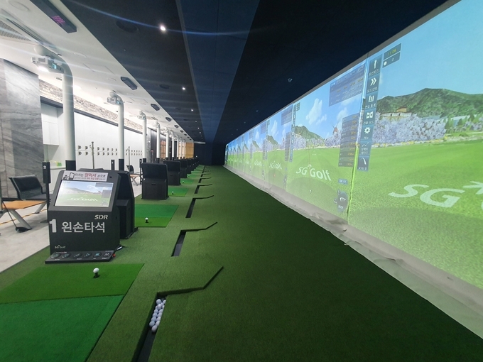 오산스포츠센터 1층에 개장한 실내스크린 골프연습장. (사진=오산시시설관리공단 제공)