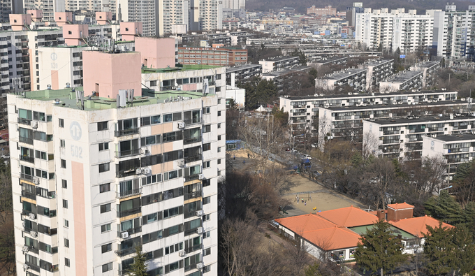 환경영향평가에 발목이 잡히면서 재건축 사업일정이 지연되고 있는 수원 영통2구역(수원시 매탄주공 4·5단지). (사진 = 황준선 기자)