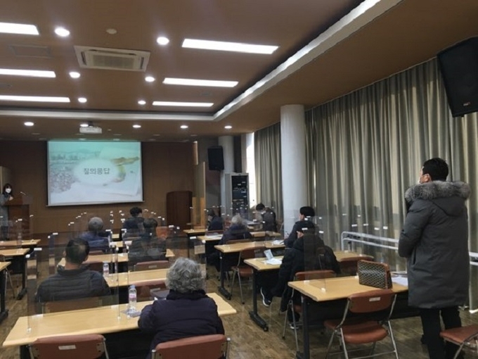 시흥시가 월곶2지구 지적재조사사업 추진을 위해 월곶동 월곶문화센터에서 주민설명회를 개최했다. (사진=김원규 기자)
