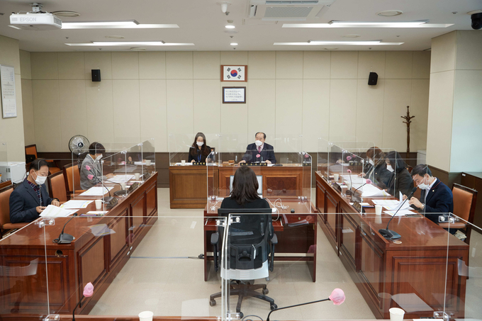 회의를 통해 임시회 일정을 확정한 용인시의회 운영위원회 (사진=용인시의회 제공)