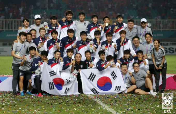 2018년 자카르타-팔렘방 아시안게임에서 대한민국 대표팀이 결승에서 숙적 일본을 2-1로 꺾고 금메달을 목에 걸었다. 사진은 당시 대표팀 모습 (사진=대한축구협회 제공)
