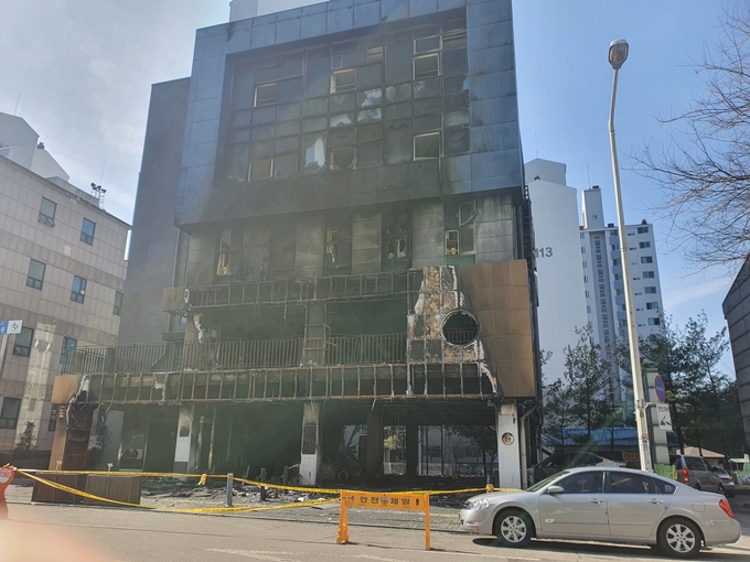 26일 수원시동부육아종합지원센터 화재 현장. (사진=박한솔 기자)