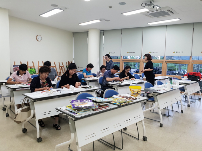 꿈두레도서관 동아리 활동모습(사진=오산시 제공)