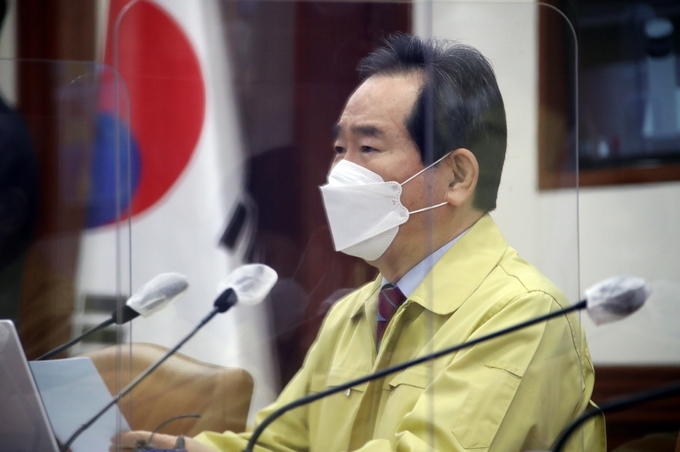 정세균 국무총리가 2일 오전 정부서울청사에서 열린 신종 코로나바이러스 감염증(코로나19) 대응 중앙재난안전대책본부(중대본) 회의를 주재하며 발언하고 있다. (사진=연합뉴스) 