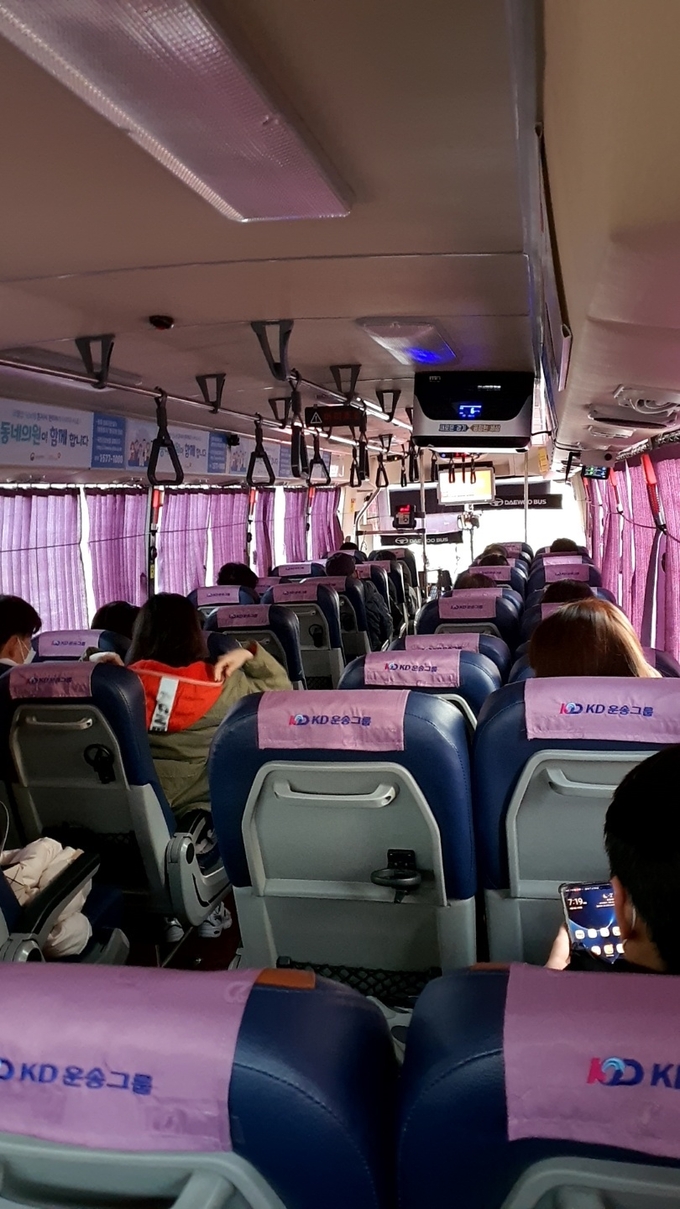 공기청정기가 설치된 경기도 버스 내부 (사진= 경기도 제공)