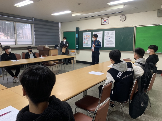 남양주북부경찰서가 4일 남양주 퇴계원중·고등학교 운동부(검도·볼링)를 시작으로 관내 8개교 11개 운동부 75명을 대상으로「학교폭력 특별예방 활동(이하 낙樂knock락 Play 프로젝트*)」및 운동부 학교폭력 전수조사를 시행한다.(사진=남양주북부경찰서 제공)