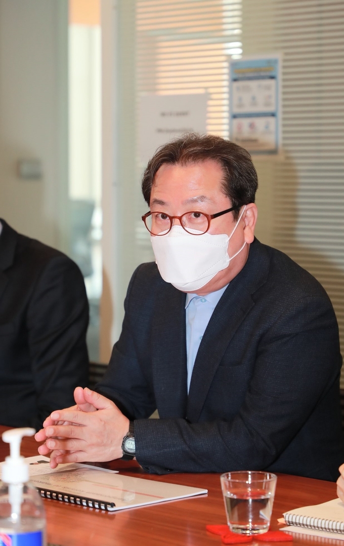 조광한 남양주시장이 8일 관계 공무원들과 함께 주한 네덜란드 대사관을 방문해 요아나 돌너왈드 네덜란드 대사와 만남을 가졌다.(사진=남양주시 제공)