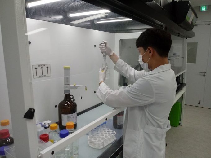 수산물 유해물질 분석 (사진 = 경기도 제공)