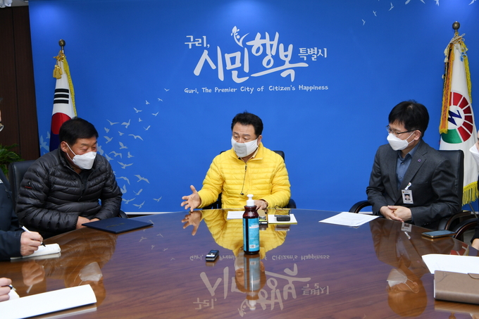 구리시가 지난 8일 공무직 노조와 ‘임금협상 첫걸음’ 상견례 실시했다. (사진=구리시 제공)