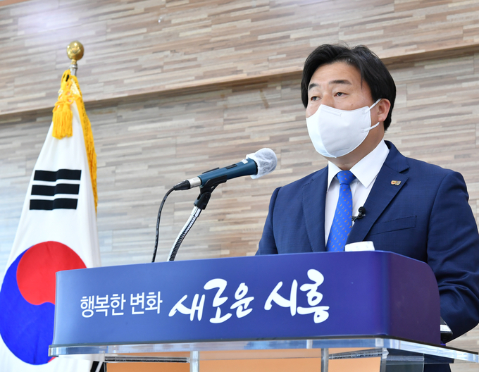 임병택 시흥시장 10일 오후 기자회견을 열고 시흥시 공직자 신도시 토지소유 전수조사 결과를 발표했다. (사진=김원규 기자)