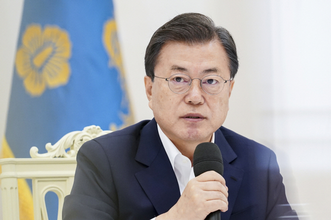 문재인 대통령이 10일 청와대에서 열린 더불어민주당 원내대표단 초청 간담회에 참석해 발언하고 있다. (사진= 연합뉴스) 