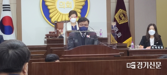 5분 발언을 하고 있는 연제창 의원. (사진=문석완 기자)