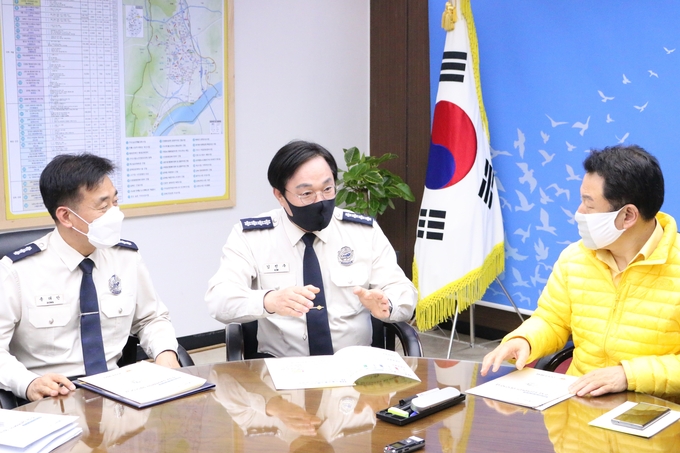 구리소방서와 구리시가 지난 9일 2021년 주요 현안 업무 간담회 실시했다. (사진=구리시 제공)