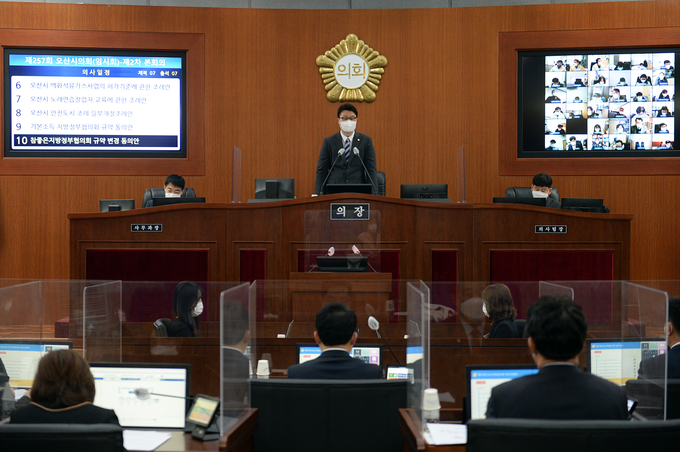 지난 12일 장인수 오산시의회 의장이 제257회 임시회를 진행하고 있다. (사진=오산시의회 제공)