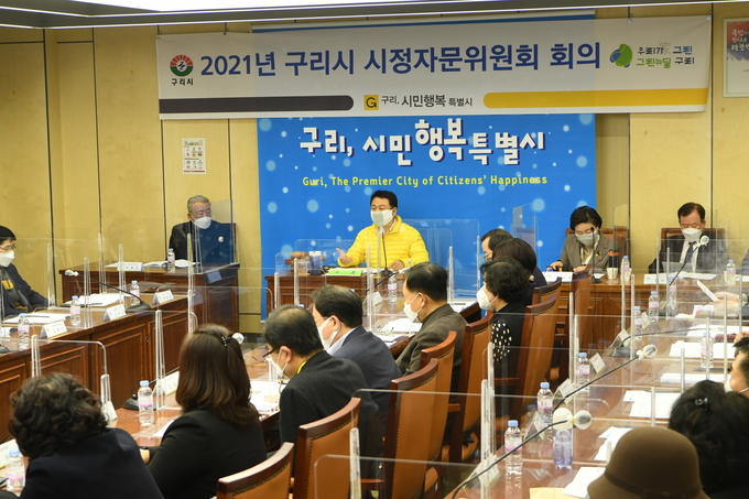 안승남 구리시장이 지난 11일 시정자문위원회 회의를 주재했다. (사진=구리시 제공)
