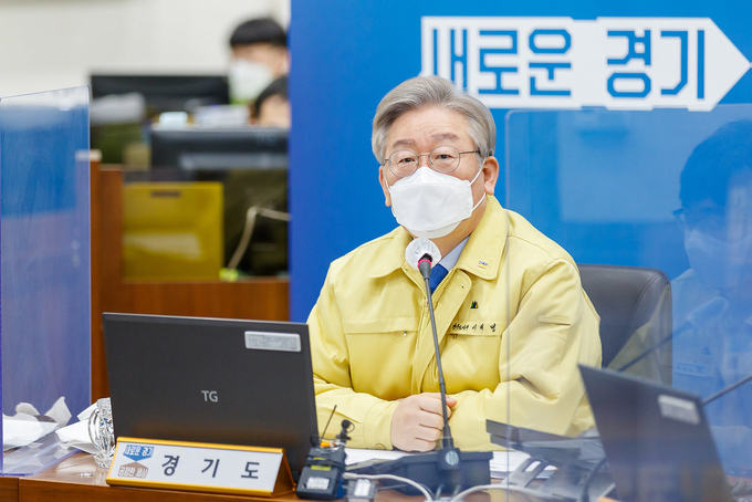 16일 오전 경기도청 재난상황실에서 이재명 경기도지사가 국무총리 주재 중앙재난안전대책본부 (영상)회의에서 발언하고 있다. (사진= 경기도 제공)