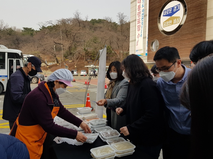 반찬 판매 행사(사진 = 경기도 제공)