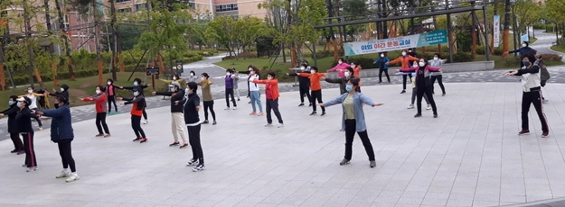 구리시 오는 4월 1일부터 갈매중앙공원 야외운동교실, 왕숙천공원 야외 운동교실을 확대 개강한다.(사진=구리시 제공)