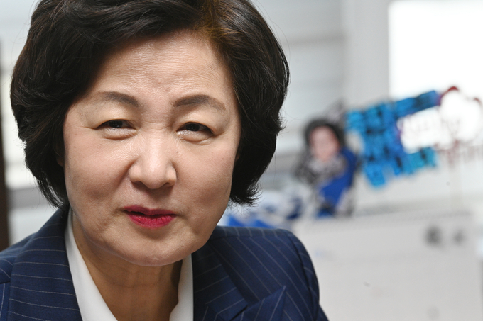 추미애 전 법무부 장관이 본보 기자와 인터뷰를 하고 있다. (사진=조병석 기자)