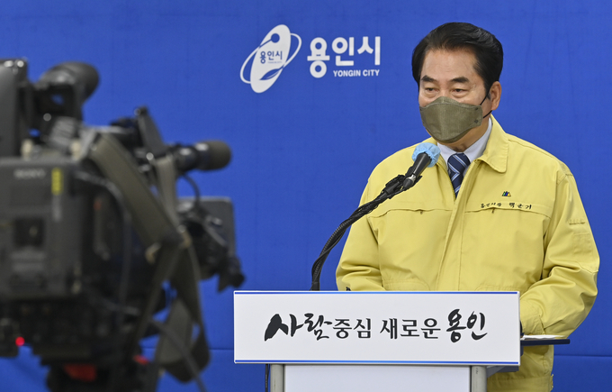 18일 용인시 처인구 용인시청 브리핑룸에서 백군기 용인시장이 용인시 공직자들의 부동산 거래 전수조사 결과 브리핑을 하고 있다. (사진=황준선 기자)