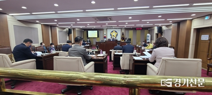 포천시의회 제156회 임시회 제3차 본회의가 대회의실에서 열리고 있다. (사진=문석완 기자)
