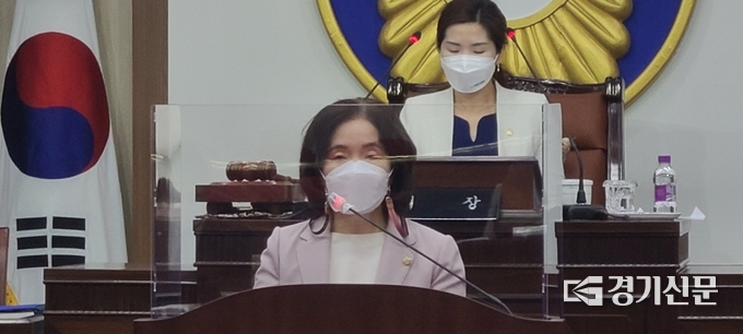 포천시의회 제156회 임시회 제3차 본회의에서 박혜옥 의원이 ‘포천시 공공건축물과 관련하여’ 5분발언 하고 있다. (사진=문석완 기자)
