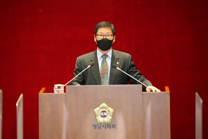 박광순 의원이 본회의에 참석해 시정질문을 하고 있다. (사진=성남시의회 제공)