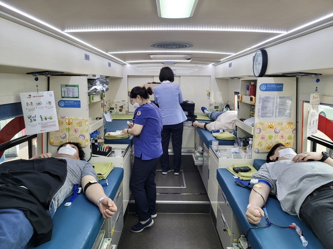 경기도수원월드컵경기장관리재단이 ‘2021 해피데이 헌혈행사’를 개최했다. (사진=경기도수원월드컵경기장관리재단 제공)