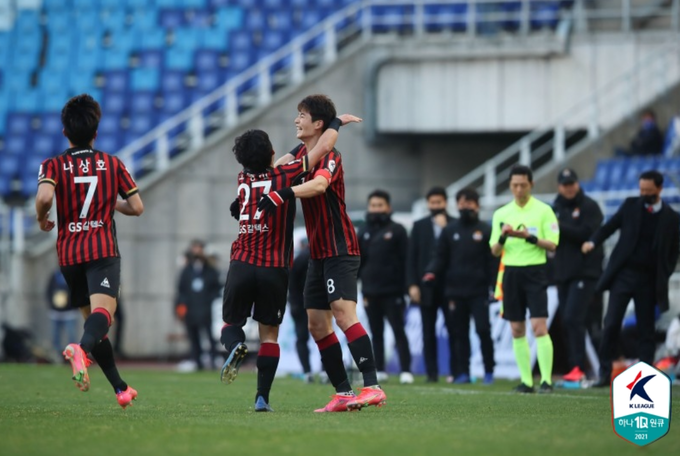 전반 종료 직전 동점골을 넣으며 팀의 역전승 기반을 만든 기성용 (사진=한국프로축구연맹 제공)