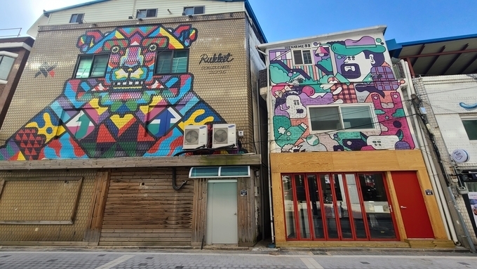동두천 보산역 뒤, 그래피티 아트로 새롭게 탈바꿈한 거리 풍경. (사진=강경묵 기자) 