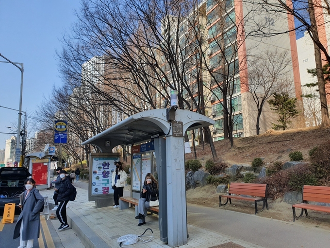 안양시가 버스정류장에서 대기환경 분야에 IoT기술 적용해 미세먼지 낮춘다.