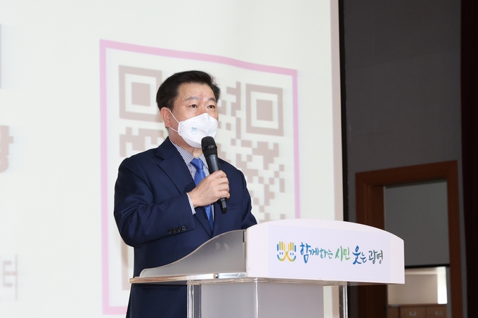 박승원 광명시장이 청소년수련관에서 ‘진로지원단 간담회’를 개최했다.(사진=광명시 제공)