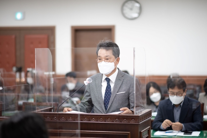 남양주시의회 김진희 의원이 제277회 임시회에서 ‘남양주시의회 업무추진비 사용 및 공개 등에 관한 규칙안’을 대표 발의했다.(사진=남양주시의회 제공)