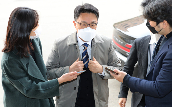 김진욱 고위공직자범죄수사처장이 24일 오전 정부과천청사로 출근하고 있다. (사진=연합뉴스 제공)