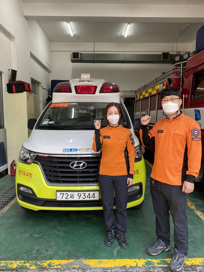 오산소방서, 구급차 이송 중 심정지 발생 환자 살린원동 구급대(소방장 김형곤, 소방사 조윤지)(사진=오산소방서 제공)