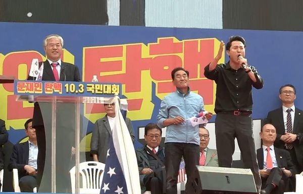 지난 2019년 10월 3일 광화문광장에서 진행된 ‘문재인 탄핵 10.3 국민대회’에서 발언 중인 오세훈 전 서울시장. (사진=너알아TV 영상 캡처)